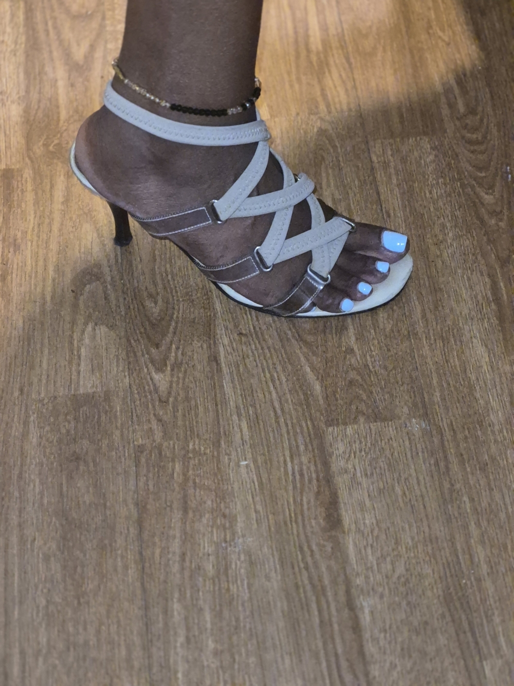 Donald J Pliner Couture Strappy Kitten Heel Sandals in Beige Size 9